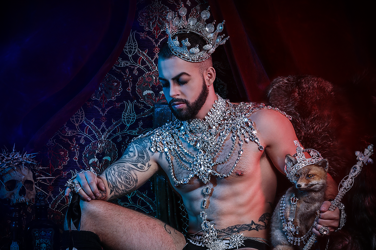KING QUEER - MAKE-UPNATURAL